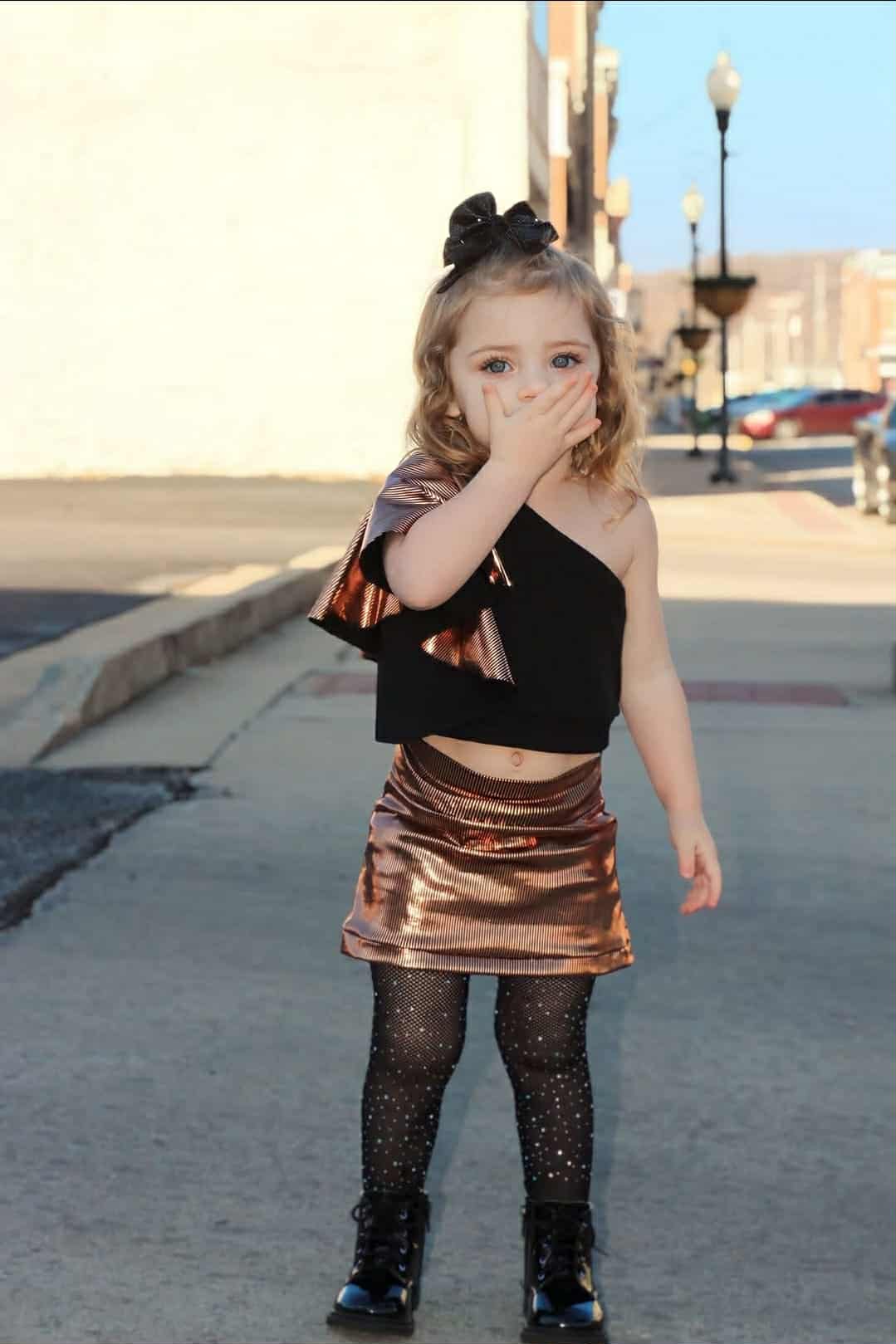 ONE SHOULDER FLUTTER CROP